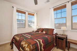 2 室のベッドルーム、インターネット、ベッドシーツ