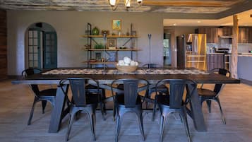 House, Multiple Beds, Hot Tub, Garden View (Willie's Hill Country) | Dining