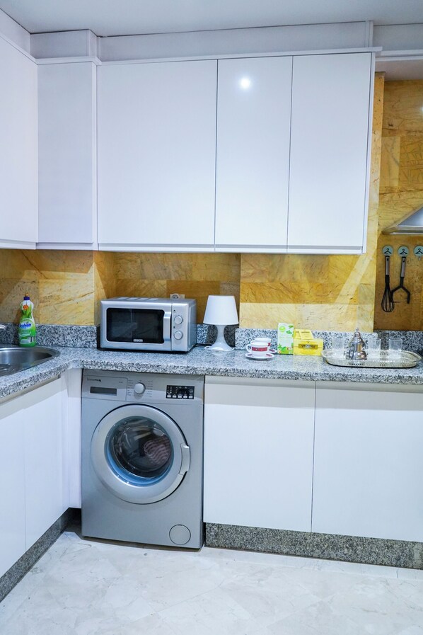 Fridge, microwave, oven, stovetop