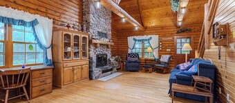 Cozy 3-bedroom cabin with WiFi and AC in tranquil Greenwood