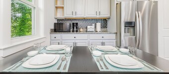 Spaciously Convenient Lake House 4 BR, 2 BA, Unit2