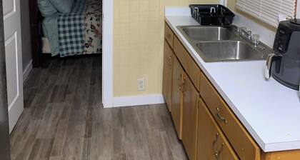 Charming 1-bedroom building in Jay with, AC, on 1 acres of land.