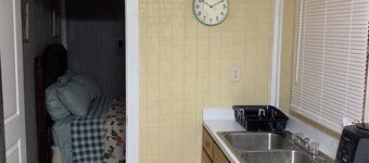 Charming 1-bedroom building in Jay with, AC, on 1 acres of land.