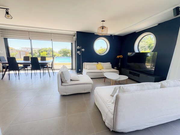 Smart TV, foosball, books, stereo