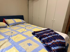 3 bedrooms, iron/ironing board, WiFi, bed sheets - Make your self at home (Check Zayed)