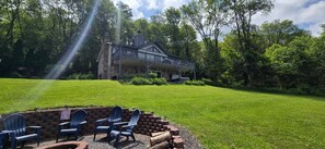 Exterior - Bourbon Sunsets- 3-bedroom Dog-friendly home with Hot Tub and Gorgeous Views! (McHenry)