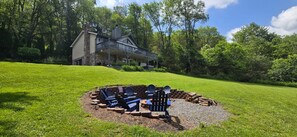 Property grounds - Bourbon Sunsets- 3-bedroom Dog-friendly home with Hot Tub and Gorgeous Views! (McHenry)