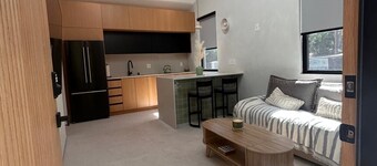 Charming 1-bedroom house in wonderful Los Angeles with WiFi, AC