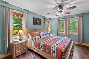 2 bedrooms, iron/ironing board, free WiFi, bed sheets - Bear Necessities - Hot tub, Pet Friendly 2 Bedroom on Beech (Beech Mountain)