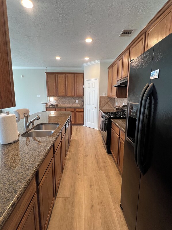 Refrigerador, microondas, horno, placa de cocina