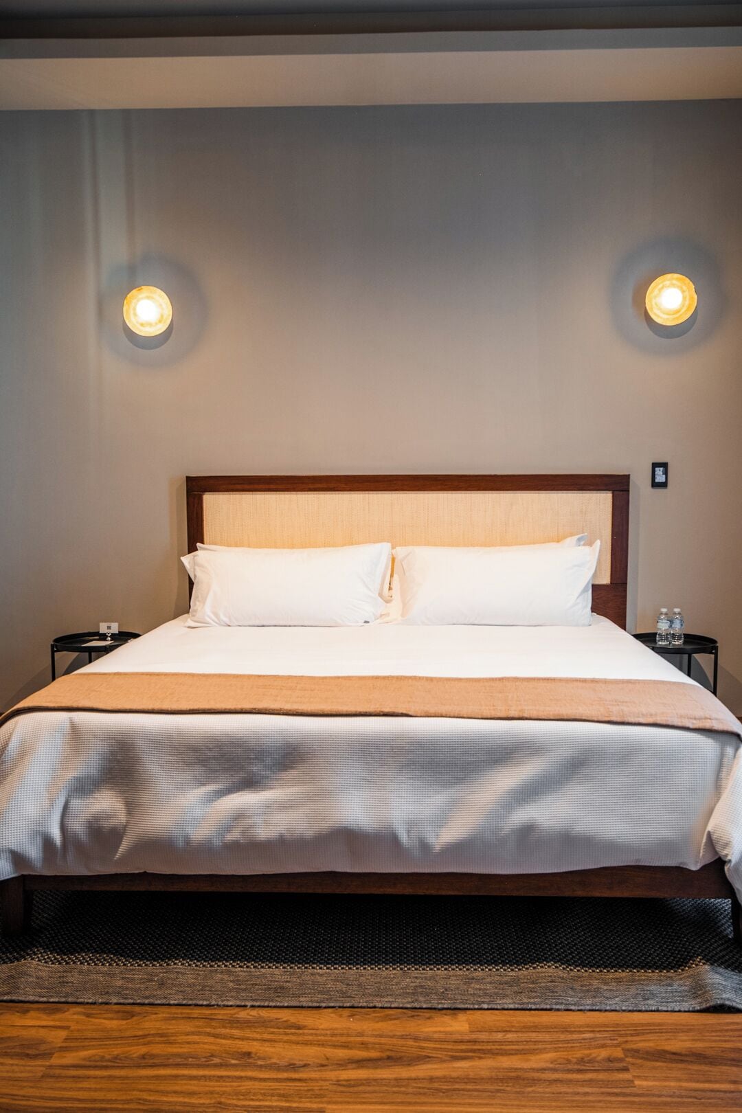 Rideaux d’obscurcissement, fer et planche à repasser