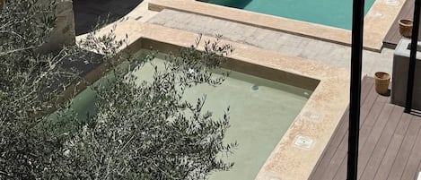 2 piscines a l'aire lliure