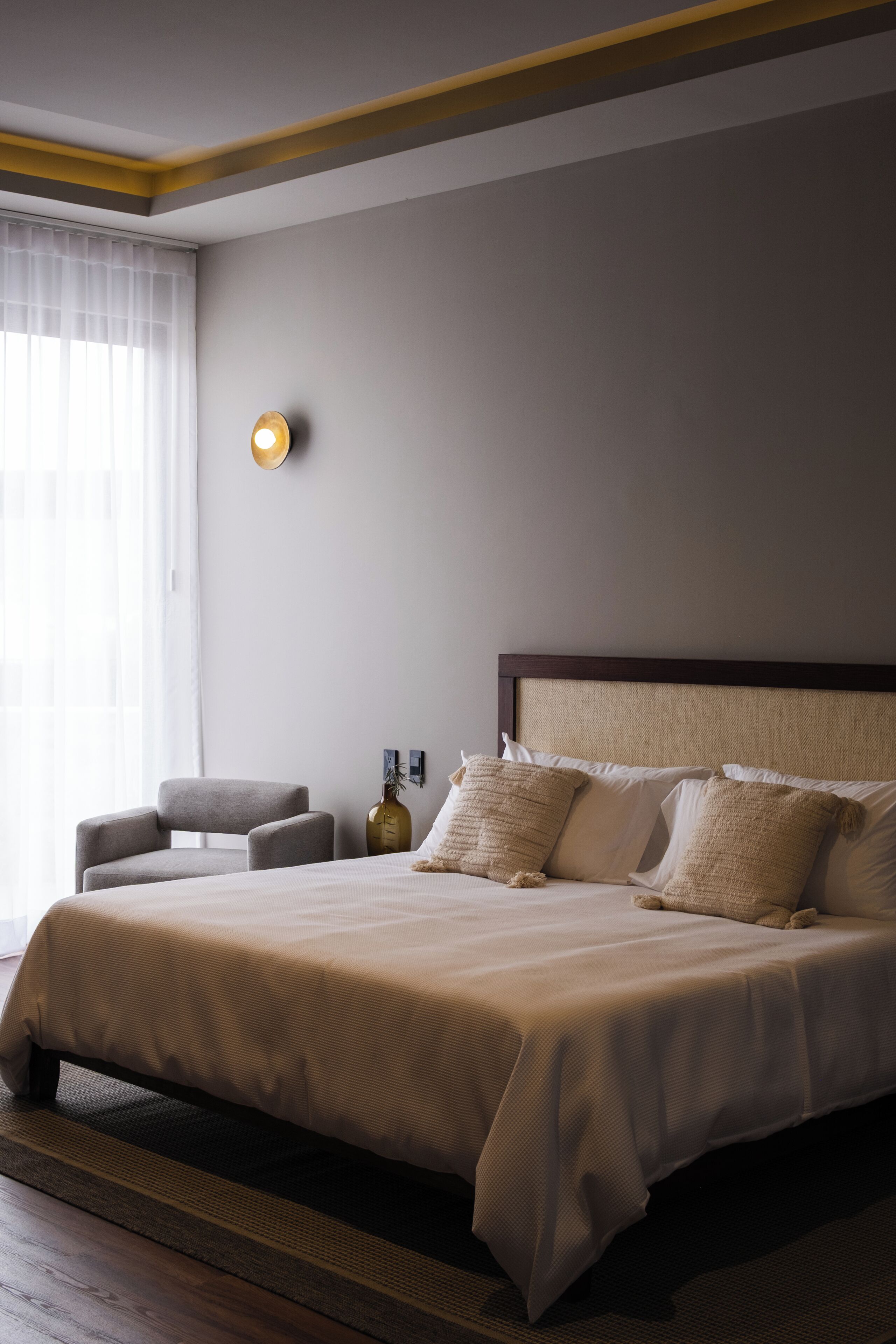Cortinas blackout, tabla de planchar con plancha y wifi gratis 