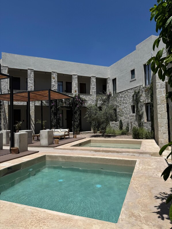 2 outdoor pools - Casa Mädi Hotel boutique (Bernal)