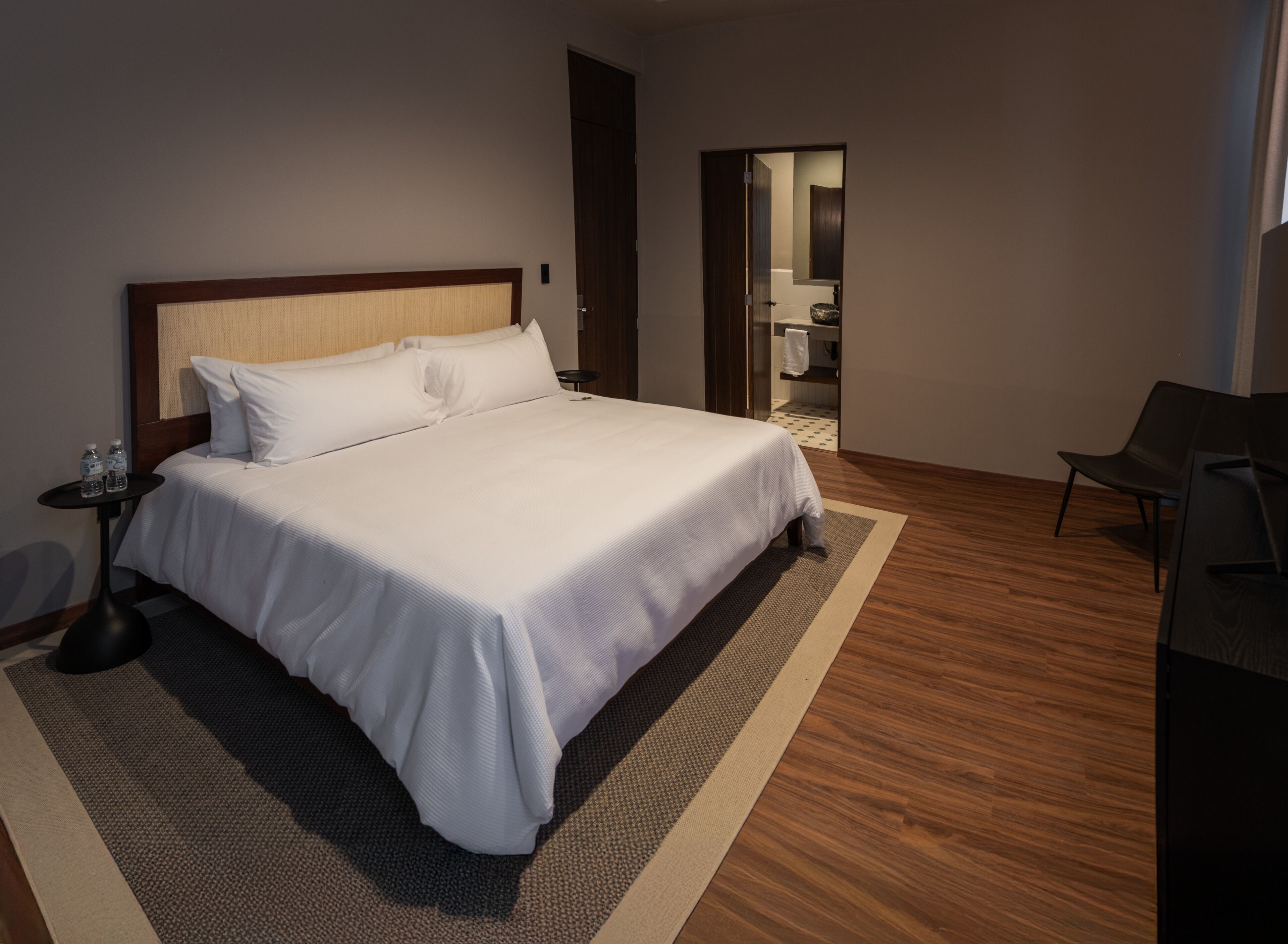 Rideaux d’obscurcissement, fer et planche à repasser