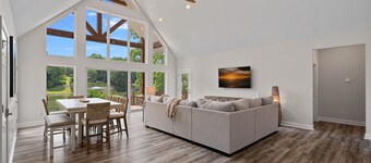 Cast Away by Southern Charm | Lakefront Getaway| Sleeps 7