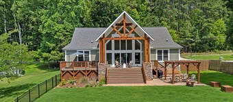 Cast Away by Southern Charm | Lakefront Getaway| Sleeps 7