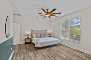 3 bedrooms, desk, iron/ironing board, free WiFi