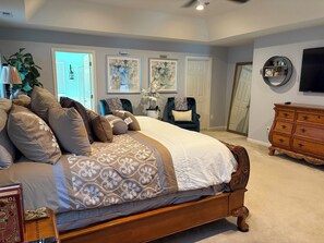 4 bedrooms, desk, iron/ironing board, WiFi - Spacious 4-bedroom house with backyard oasis (Middletown)