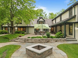 Exterior - Glen Flora on Geneva Lake | Private Pier | Geneva Lakefront | Luxury | Guest House | Monthly Stays (Williams Bay)