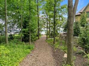 Property grounds - Glen Flora on Geneva Lake | Private Pier | Geneva Lakefront | Luxury | Guest House | Monthly Stays (Williams Bay)