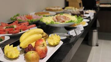 Free daily buffet breakfast