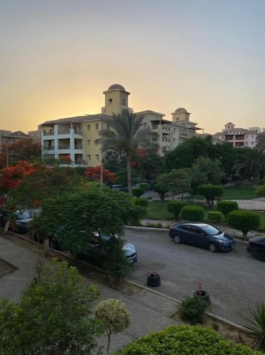 Upscale 2 bedrooms 2B Swimming Pool in Dream Land