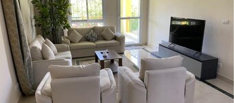 Upscale 2 bedrooms 2B Swimming Pool in Dream Land