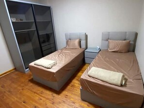 2 bedrooms, iron/ironing board, free WiFi, bed sheets