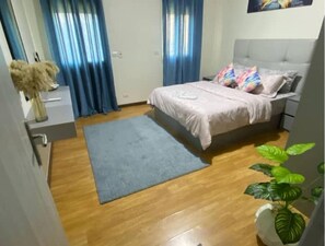 2 habitaciones, tabla de planchar con plancha, wifi y ropa de cama 