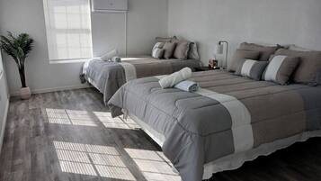 4 habitaciones, tabla de planchar con plancha, wifi y ropa de cama