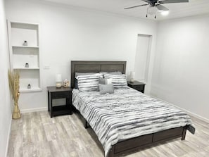 4 bedrooms, iron/ironing board, WiFi, bed sheets - McAllen Home Pecan - Bicentennial (McAllen)