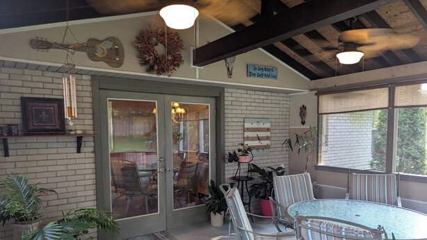 Unclassified image, 1 of 68, button - Land O Lakes/4 Bdrm4 Bed,1.5 Bath,Screen Patio,Garden View,3 tvs,wifi (Old Hickory)