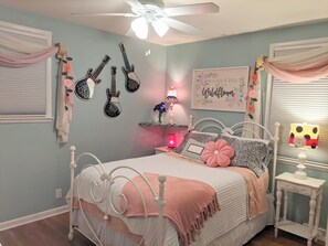 4 bedrooms, desk, iron/ironing board, travel cot