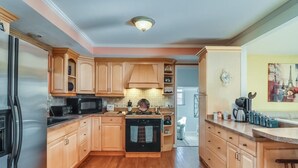 Unclassified image, 4 of 68, button - Land O Lakes/4 Bdrm4 Bed,1.5 Bath,Screen Patio,Garden View,3 tvs,wifi (Old Hickory)