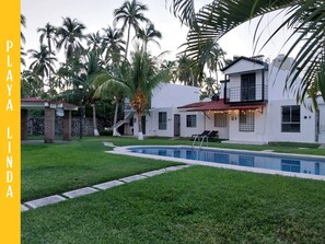 Pool - 4 bedroom house with swimming pool in Ixtapa (San José Ixtapa)