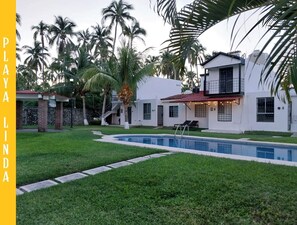 Pool - 4 bedroom house with swimming pool in Ixtapa (San José Ixtapa)