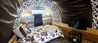 Rustic Wagon Glamping Hot Tub