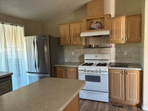 Micro-ondes, four, plaque de cuisson