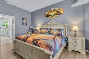 3 bedrooms, desk, iron/ironing board, free WiFi - Canal Views, Gulf Access, Heated Saltwater Pool, Bikes - Coastal Serenity - Roelens (Cape Coral)