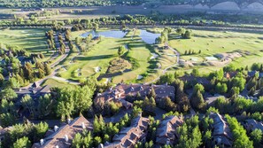 Golf - Ski-In/Ski-Out - Luxury Penthouse - Arrowhead A500 - Top Floor Views (Edwards)