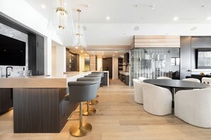 Dining - Ski-In/Ski-Out - Luxury Penthouse - Arrowhead A500 - Top Floor Views (Edwards)