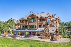 Exterior - Ski-In/Ski-Out - Luxury Penthouse - Arrowhead A500 - Top Floor Views (Edwards)