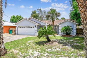 Exterior - 3 Bedroom Home w/Large Private Yard & Garage Parking, Near the Beach! (Panama City Beach)