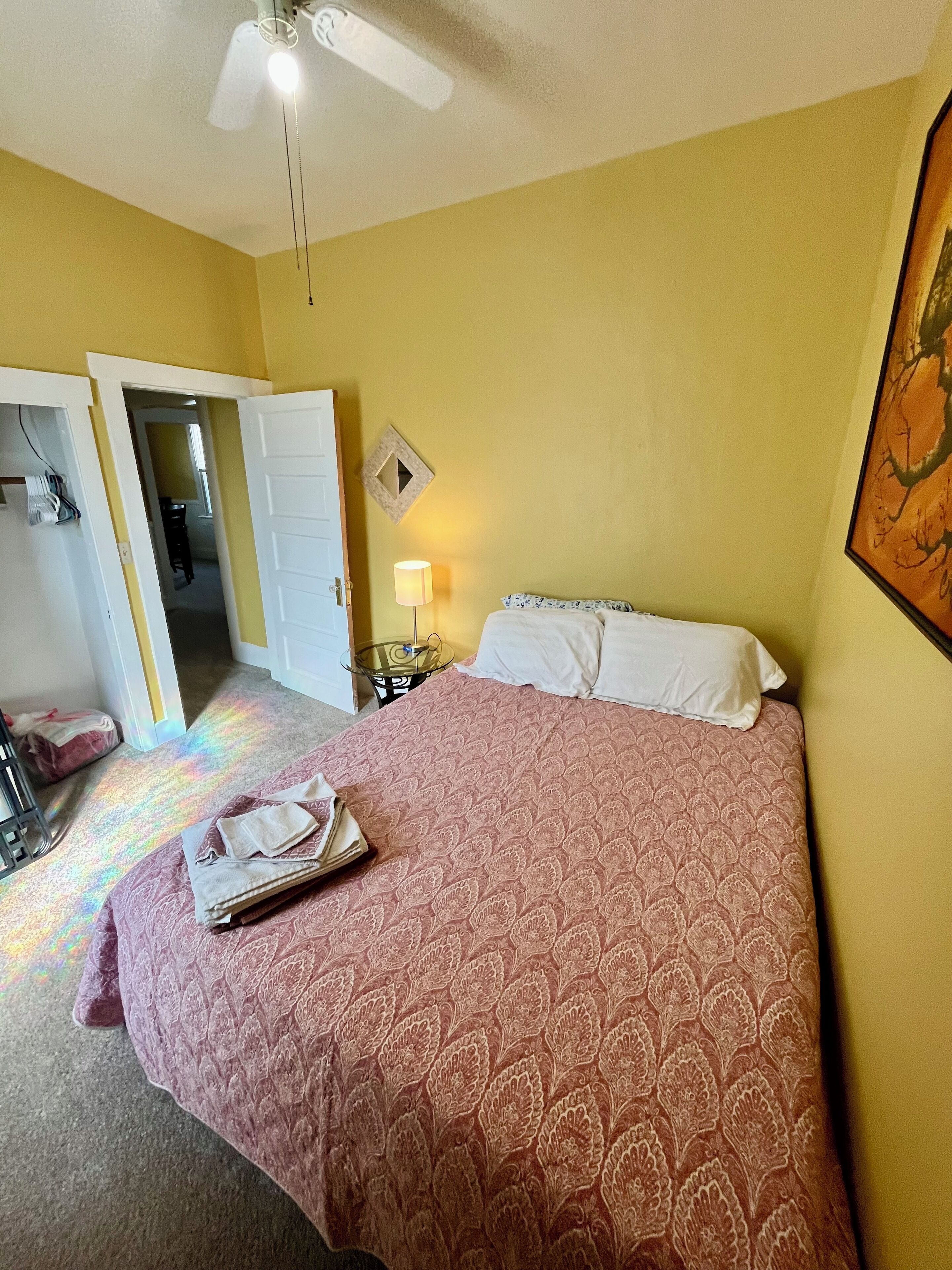 2 bedrooms, bed sheets