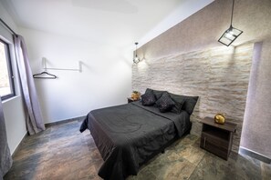 5 habitaciones, tabla de planchar con plancha y wifi gratis