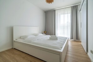 1 slaapkamer, een strijkplank/strijkijzer, beddengoed