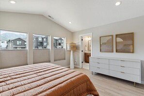 6 bedrooms, WiFi, bed sheets