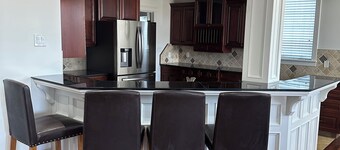 Spacious 5-bedroom house with WiFi, AC in amazing Raymond