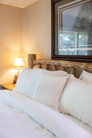 3 habitaciones, tabla de planchar con plancha y cuna de viaje